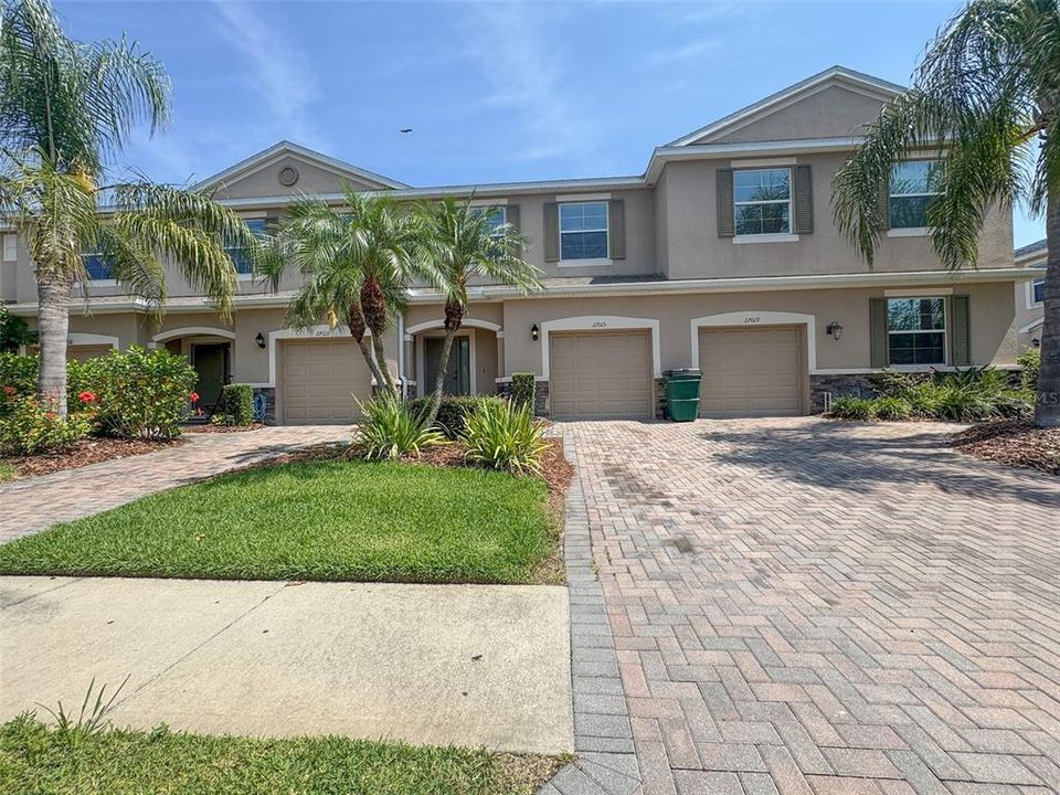 For Rent: $2,100 (3 beds, 2 baths, 1689 Square Feet)