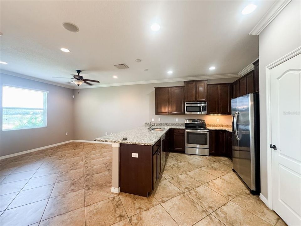 For Rent: $2,100 (3 beds, 2 baths, 1689 Square Feet)