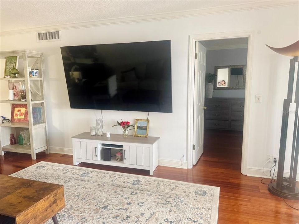En Venta: $350,000 (2 camas, 2 baños, 1055 Pies cuadrados)