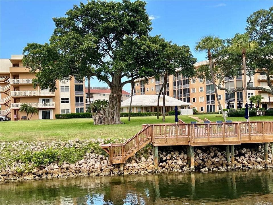 For Sale: $329,000 (2 beds, 2 baths, 1055 Square Feet)