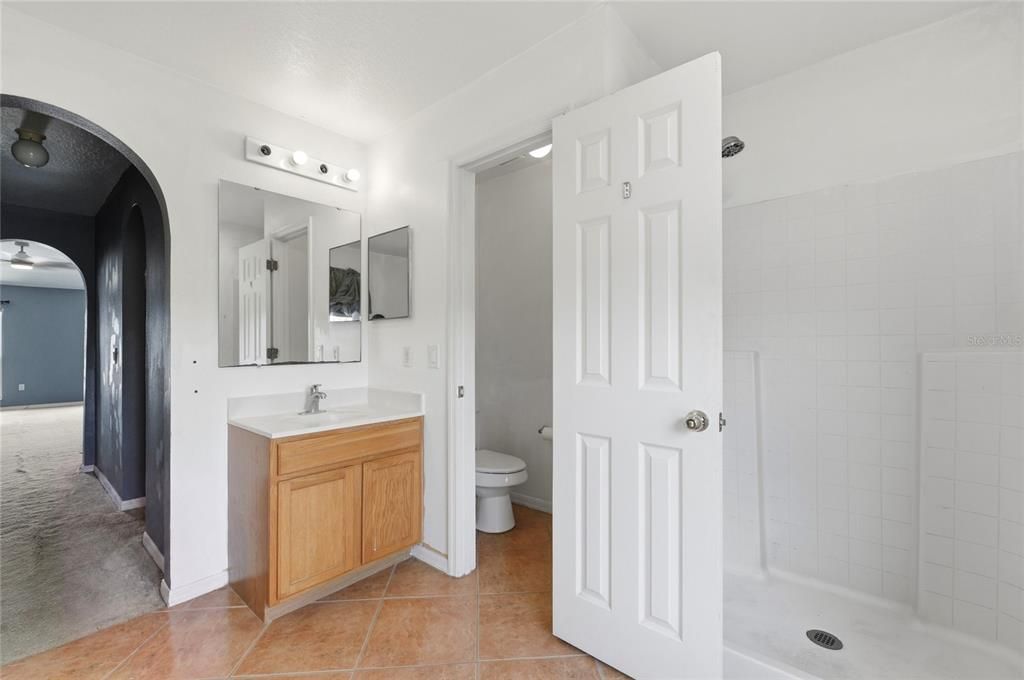 For Sale: $349,000 (6 beds, 4 baths, 3920 Square Feet)