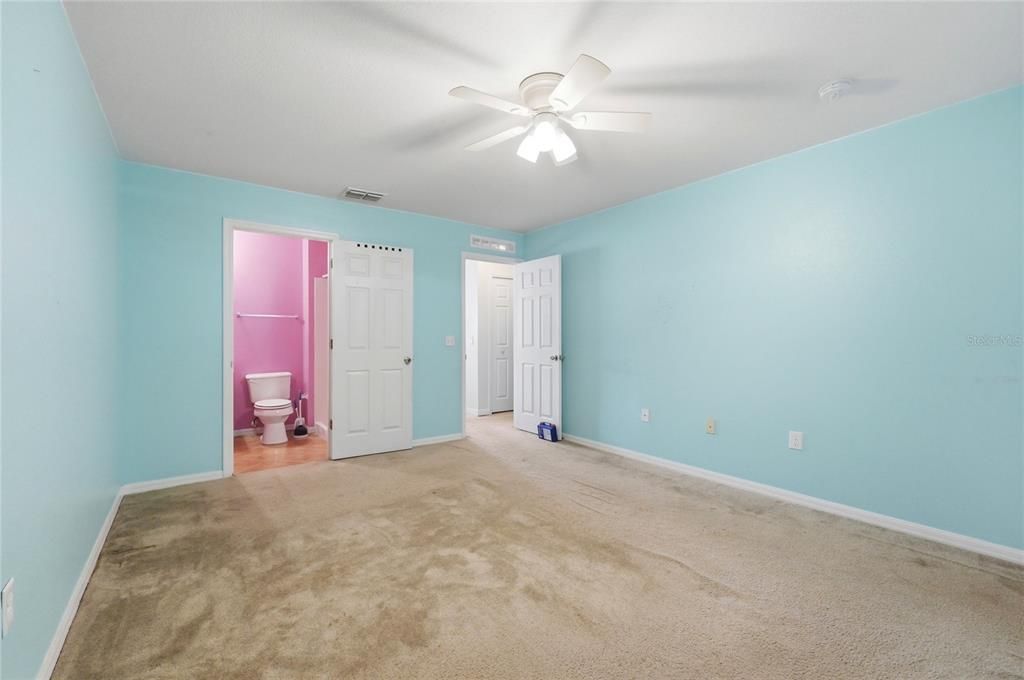 For Sale: $349,000 (6 beds, 4 baths, 3920 Square Feet)