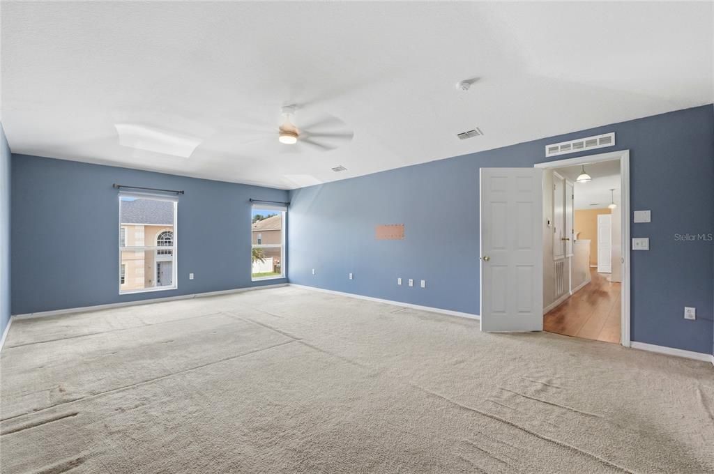 For Sale: $349,000 (6 beds, 4 baths, 3920 Square Feet)