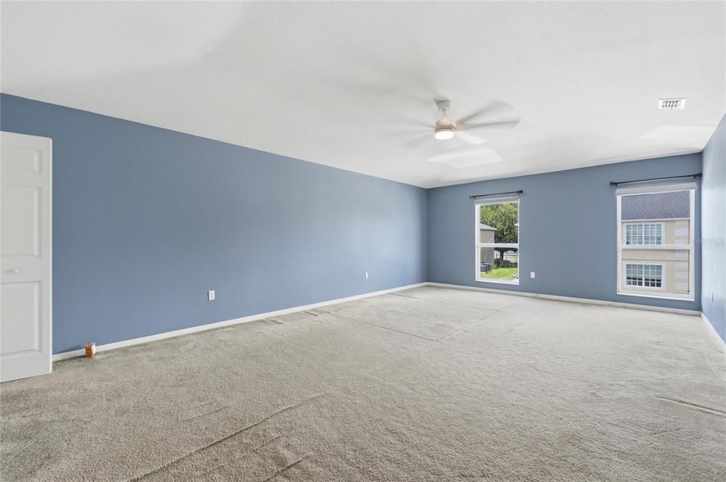 For Sale: $349,000 (6 beds, 4 baths, 3920 Square Feet)