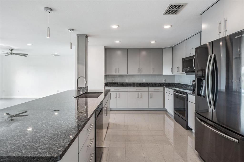 En Venta: $529,900 (3 camas, 2 baños, 1700 Pies cuadrados)
