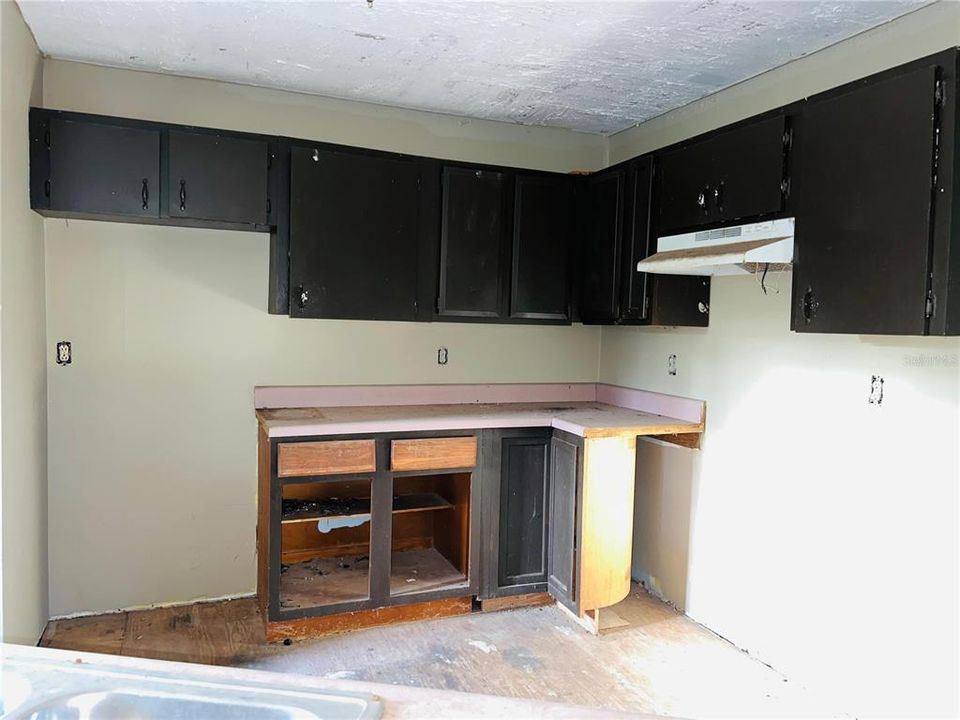 На продажу: $95,000 (3 спален, 1 ванн, 1232 Квадратных фут)