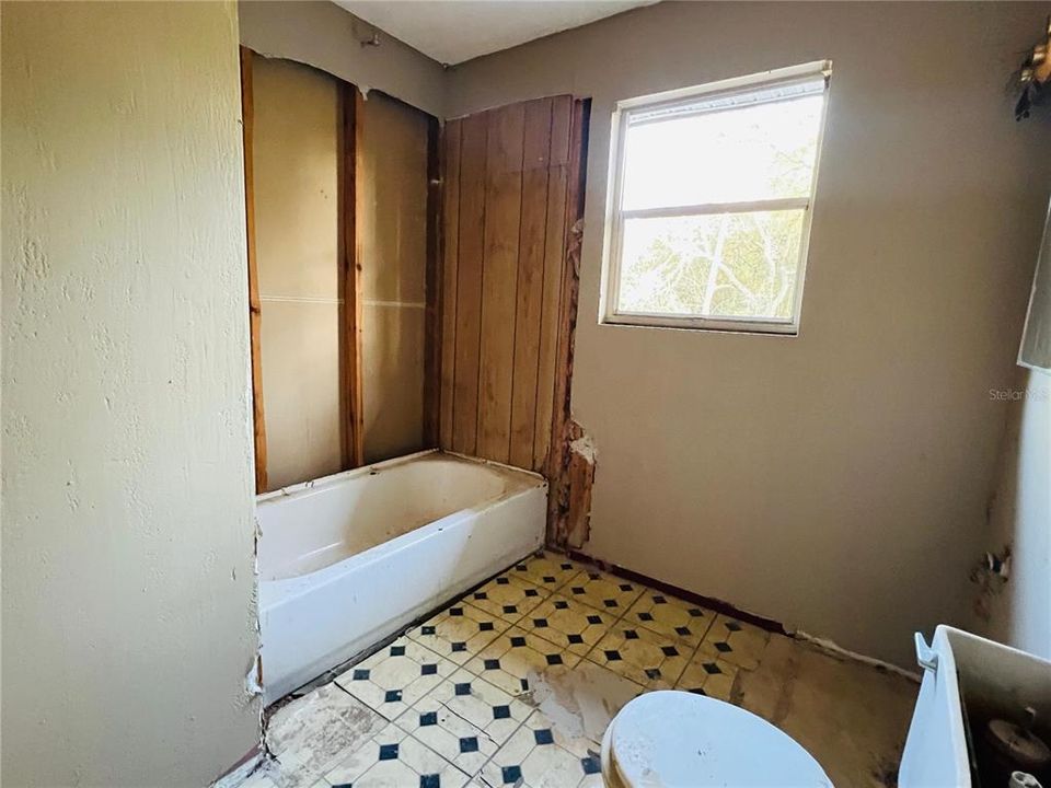 На продажу: $95,000 (3 спален, 1 ванн, 1232 Квадратных фут)