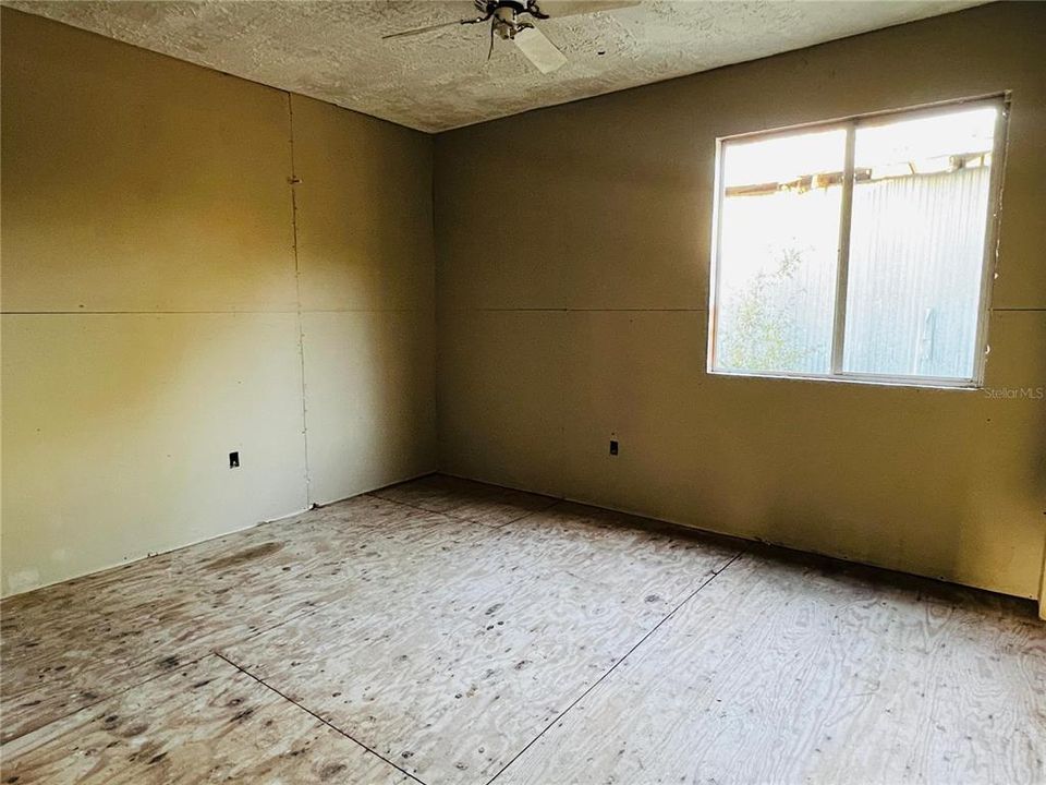 На продажу: $95,000 (3 спален, 1 ванн, 1232 Квадратных фут)