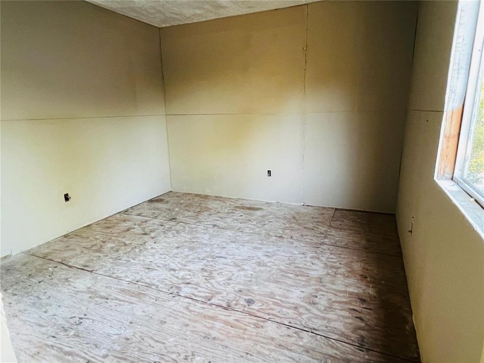 На продажу: $95,000 (3 спален, 1 ванн, 1232 Квадратных фут)