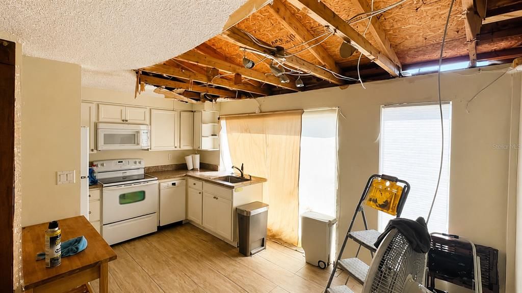На продажу: $150,000 (2 спален, 2 ванн, 1038 Квадратных фут)