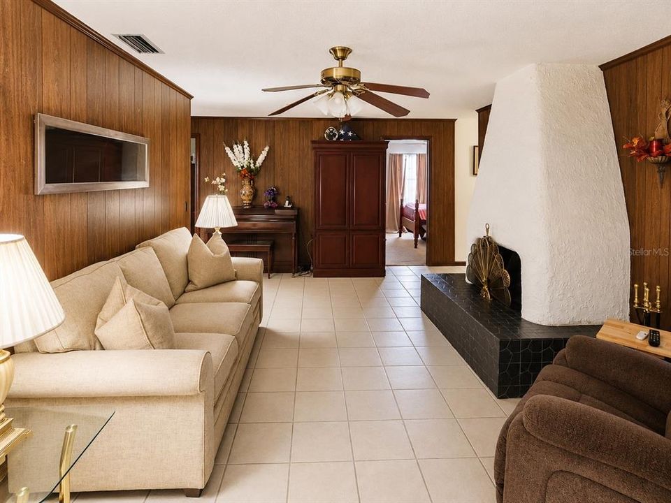 На продажу: $469,900 (4 спален, 2 ванн, 1753 Квадратных фут)
