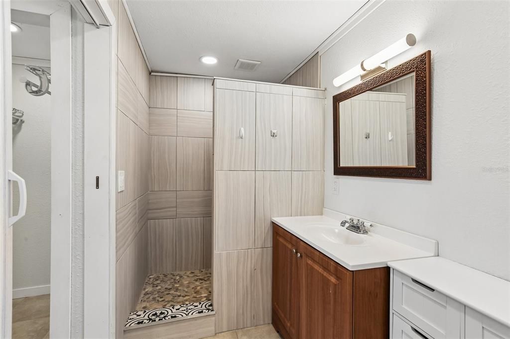 Под контрактом: $475,000 (3 спален, 2 ванн, 1620 Квадратных фут)