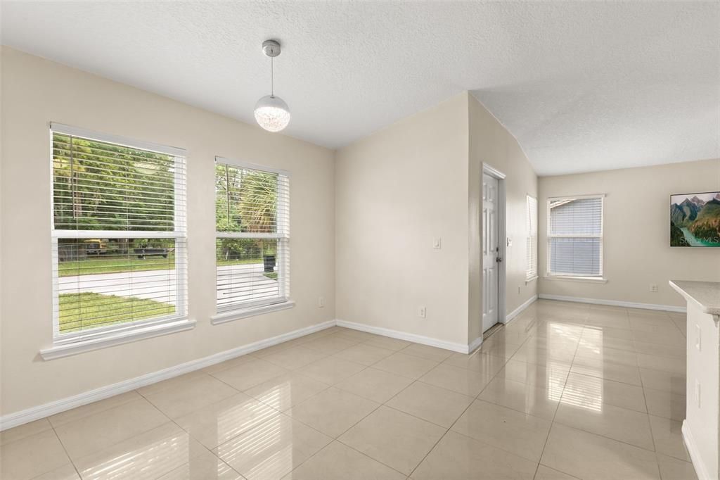En Venta: $349,000 (3 camas, 2 baños, 1272 Pies cuadrados)