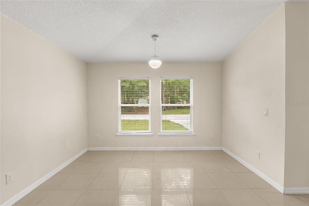 En Venta: $349,000 (3 camas, 2 baños, 1272 Pies cuadrados)