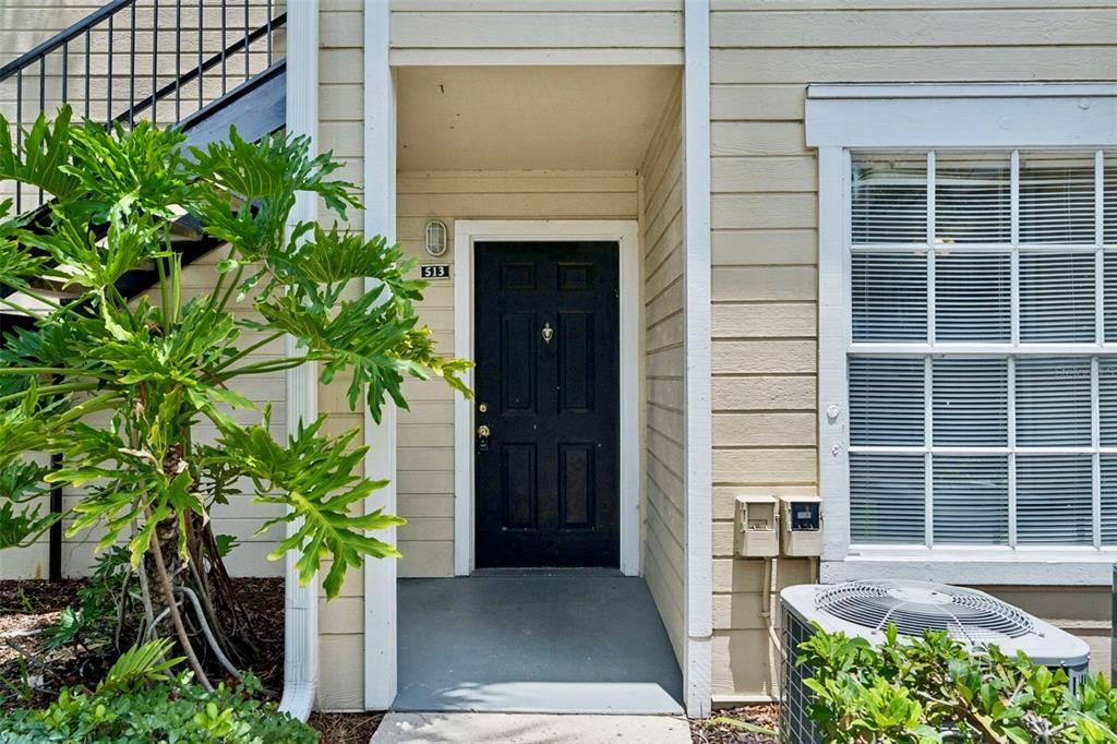 На продажу: $121,500 (2 спален, 2 ванн, 829 Квадратных фут)