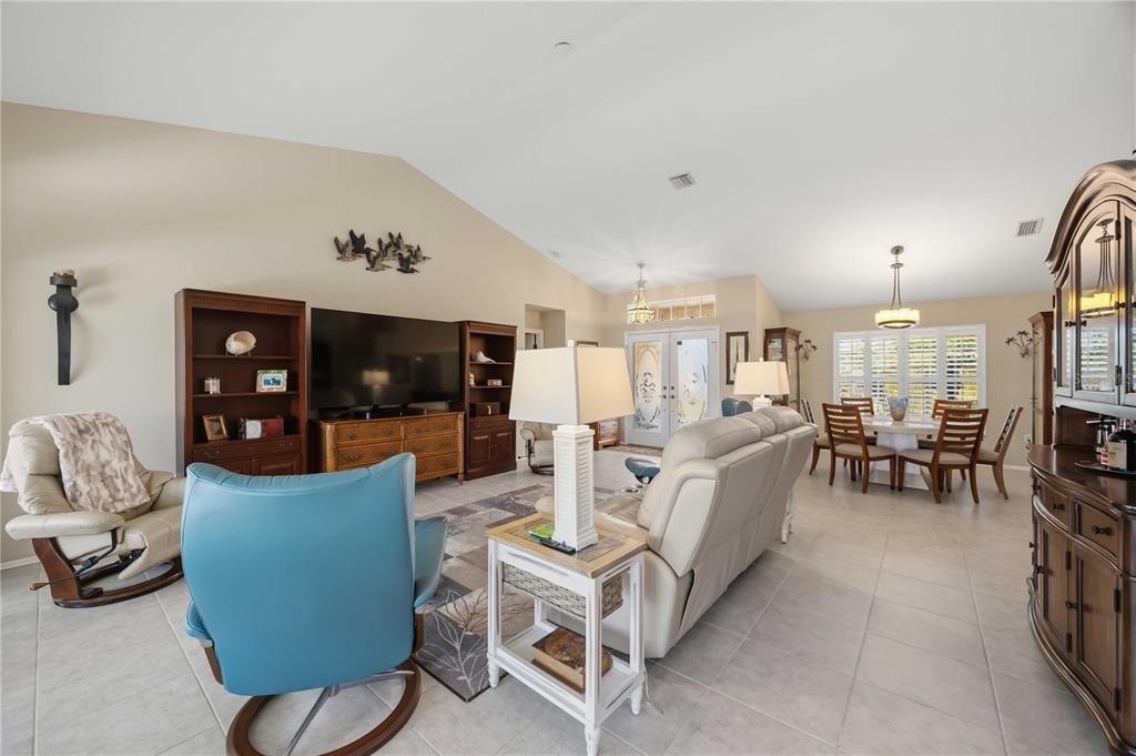 En Venta: $535,000 (3 camas, 2 baños, 2070 Pies cuadrados)