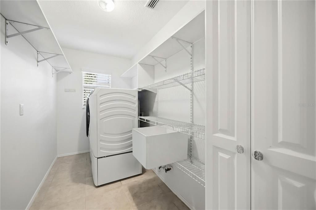 En Venta: $535,000 (3 camas, 2 baños, 2070 Pies cuadrados)