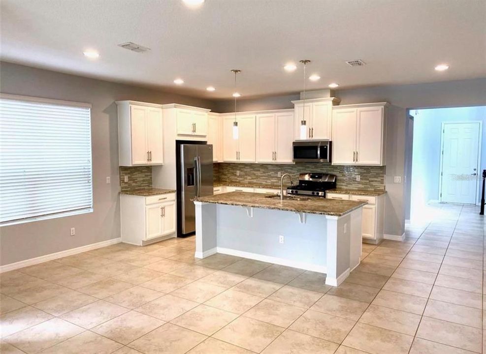 For Rent: $3,100 (4 beds, 3 baths, 2306 Square Feet)