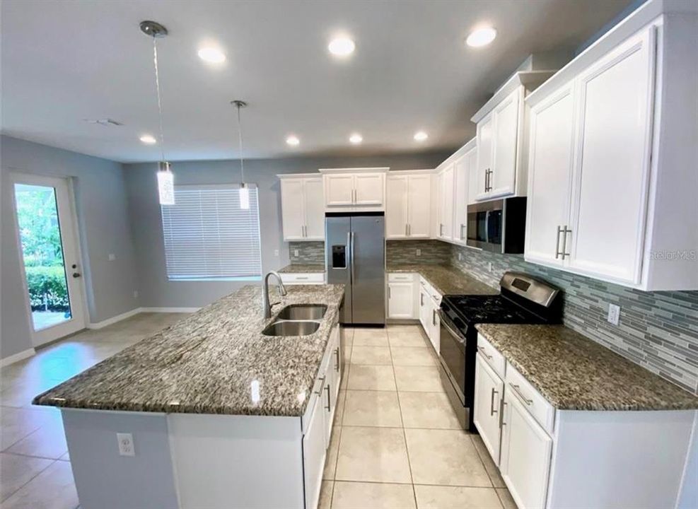 For Rent: $3,100 (4 beds, 3 baths, 2306 Square Feet)