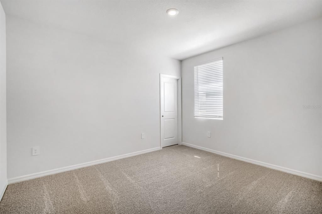 En Venta: $385,000 (4 camas, 3 baños, 1988 Pies cuadrados)