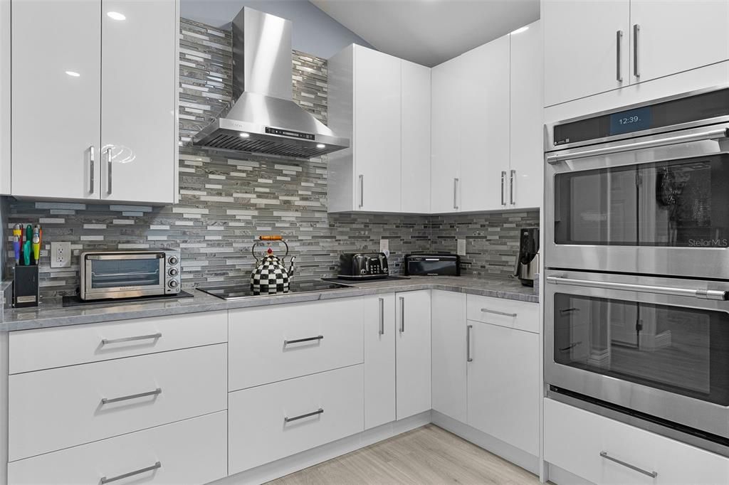 En Venta: $1,299,900 (4 camas, 2 baños, 2521 Pies cuadrados)