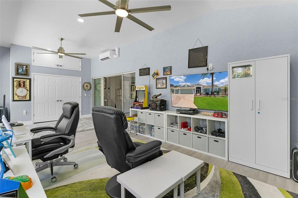 En Venta: $1,299,900 (4 camas, 2 baños, 2521 Pies cuadrados)