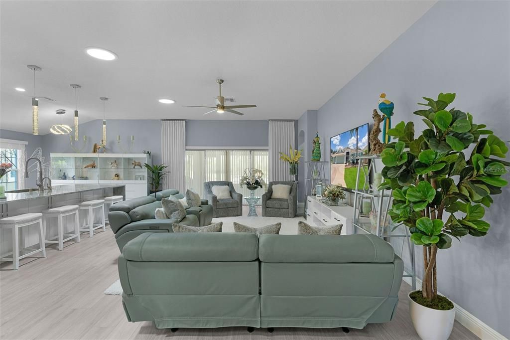 En Venta: $1,299,900 (4 camas, 2 baños, 2521 Pies cuadrados)