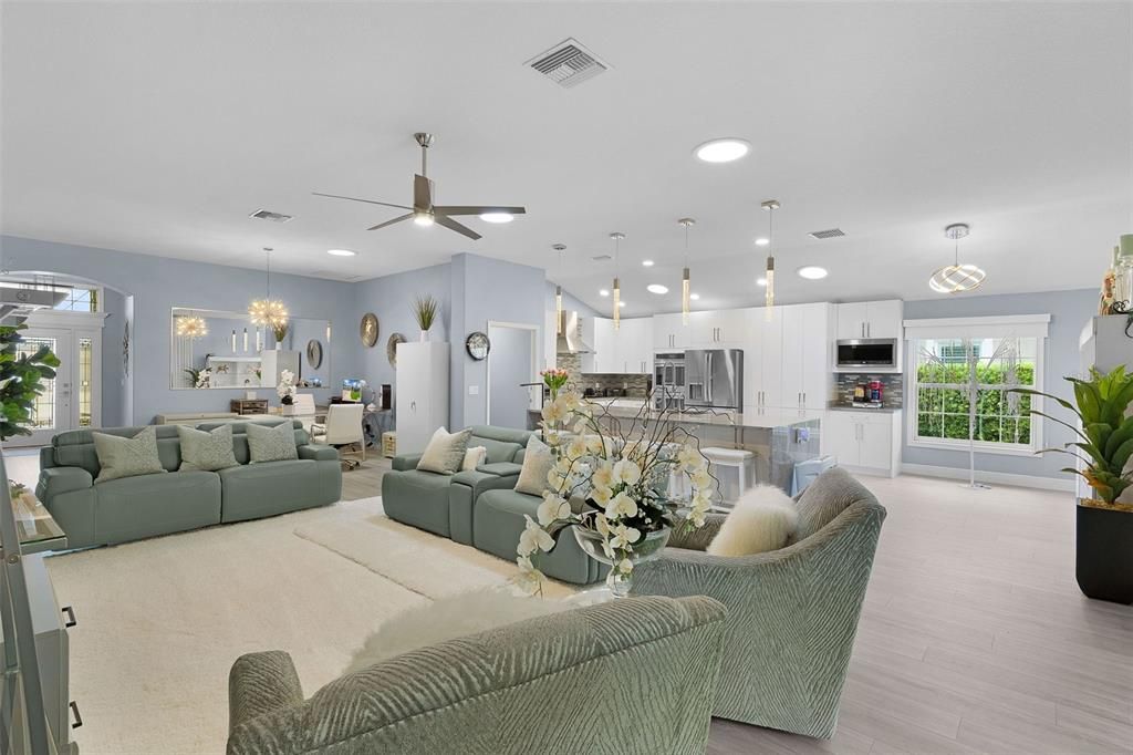 En Venta: $1,299,900 (4 camas, 2 baños, 2521 Pies cuadrados)