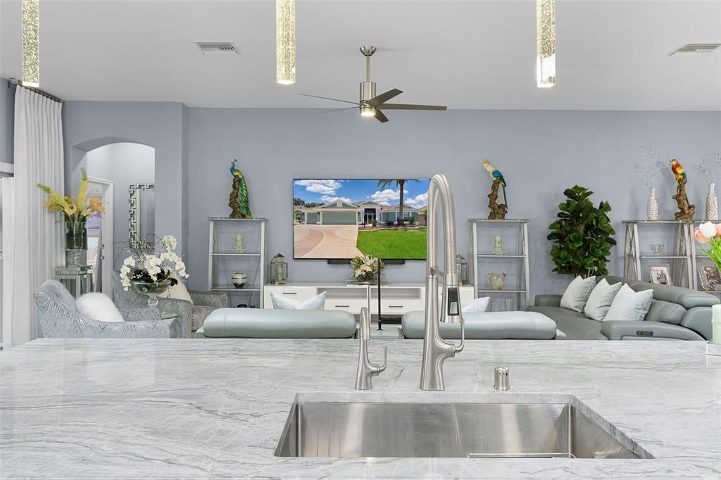En Venta: $1,299,900 (4 camas, 2 baños, 2521 Pies cuadrados)