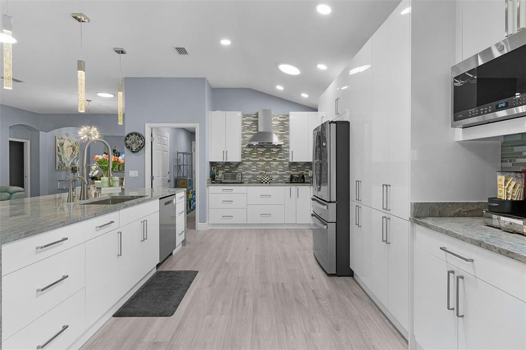 En Venta: $1,299,900 (4 camas, 2 baños, 2521 Pies cuadrados)