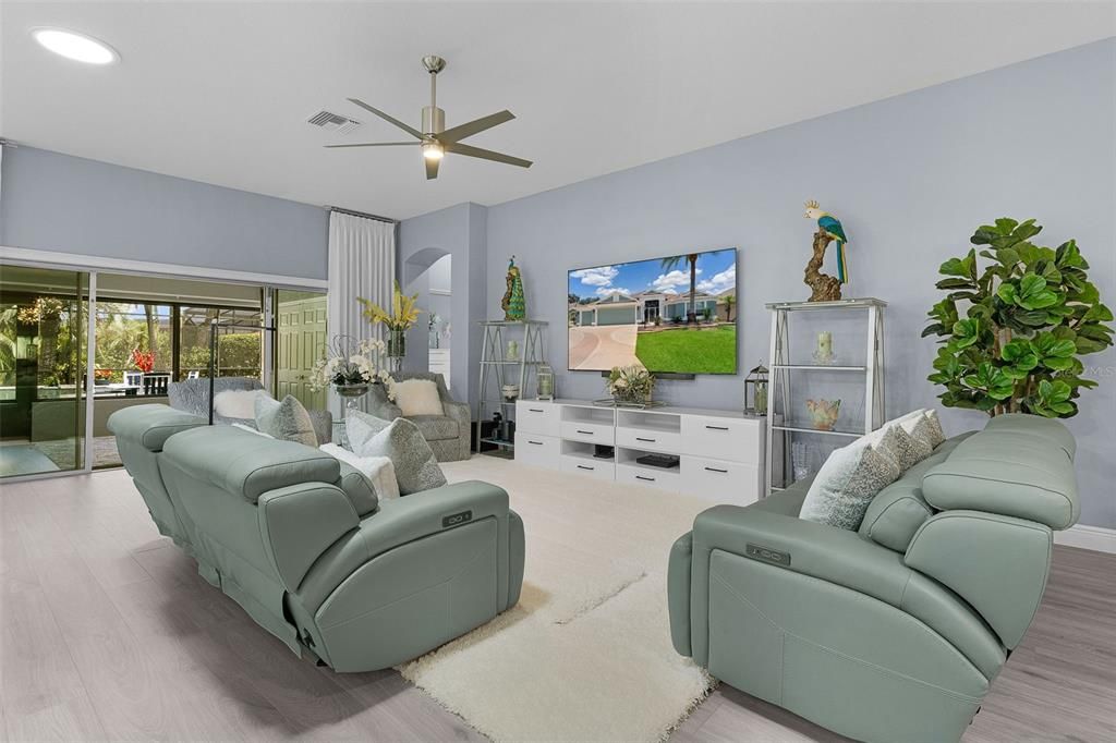 En Venta: $1,299,900 (4 camas, 2 baños, 2521 Pies cuadrados)