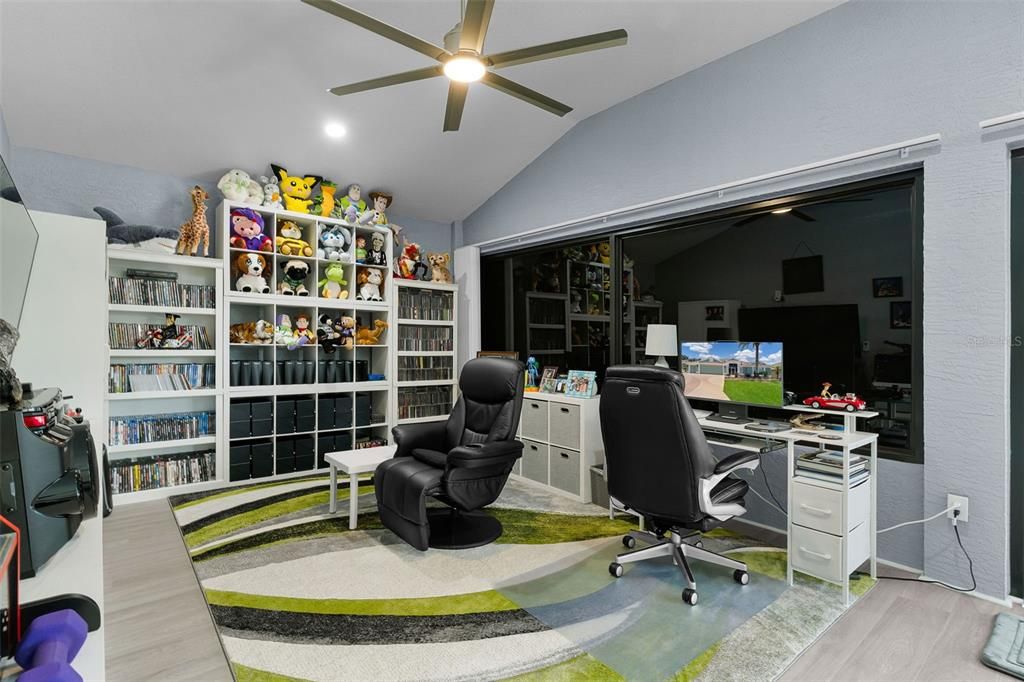 En Venta: $1,299,900 (4 camas, 2 baños, 2521 Pies cuadrados)