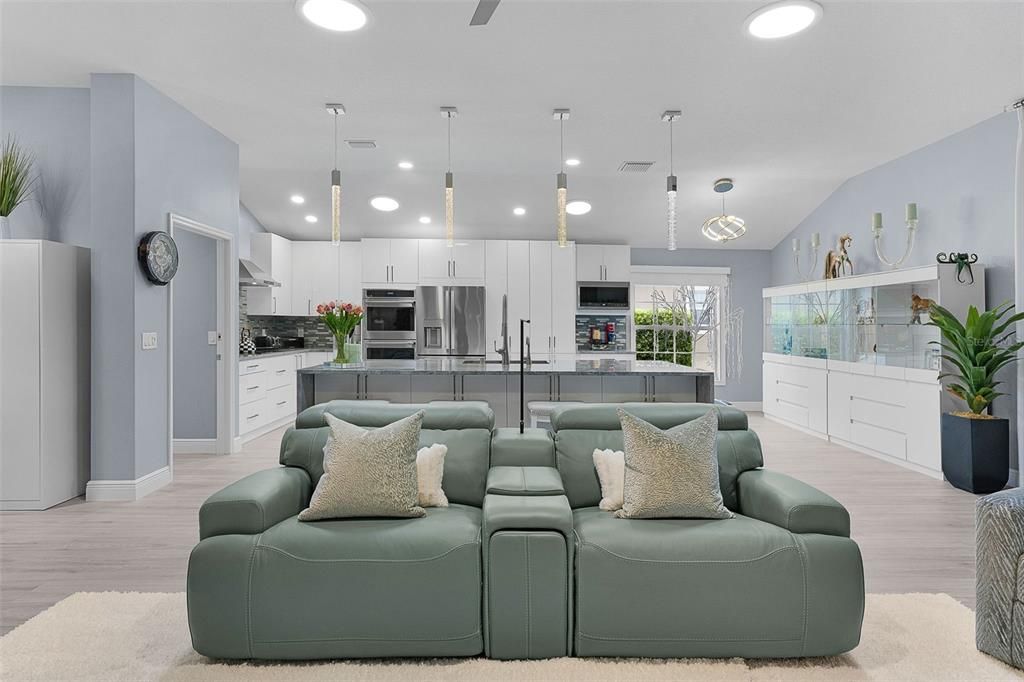 En Venta: $1,299,900 (4 camas, 2 baños, 2521 Pies cuadrados)