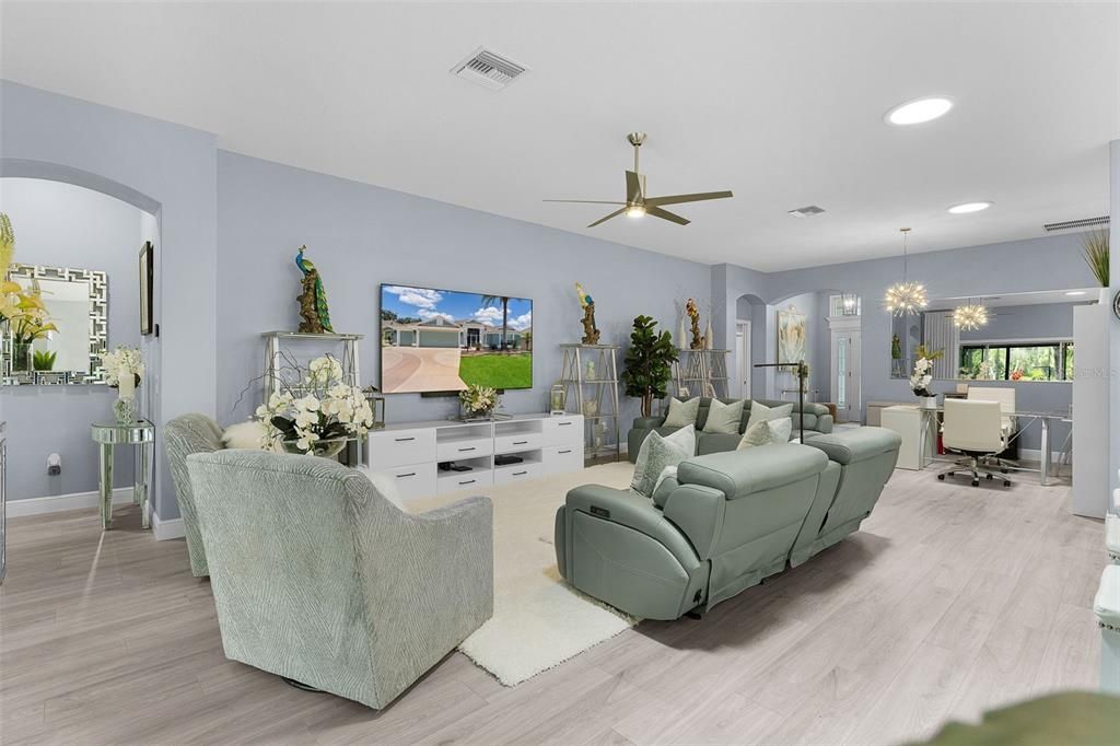 En Venta: $1,299,900 (4 camas, 2 baños, 2521 Pies cuadrados)