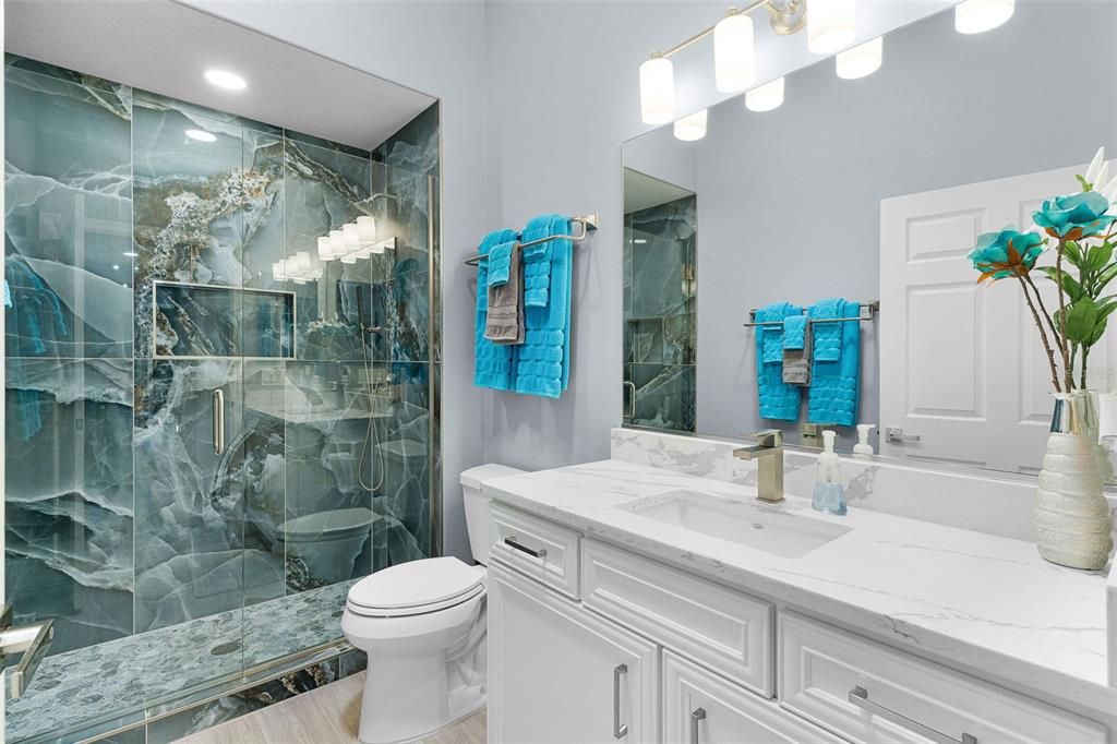 En Venta: $1,299,900 (4 camas, 2 baños, 2521 Pies cuadrados)