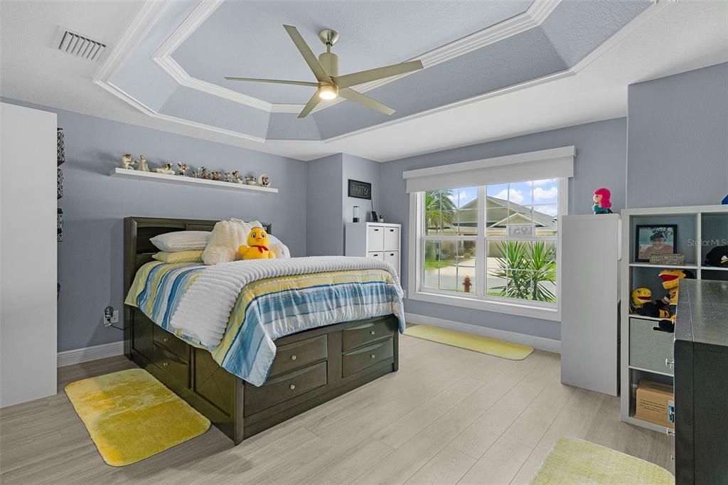 En Venta: $1,299,900 (4 camas, 2 baños, 2521 Pies cuadrados)