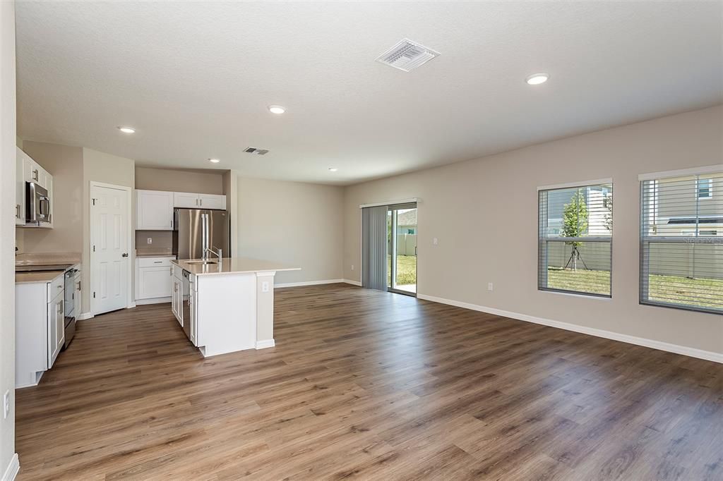 En Venta: $389,990 (4 camas, 2 baños, 2039 Pies cuadrados)