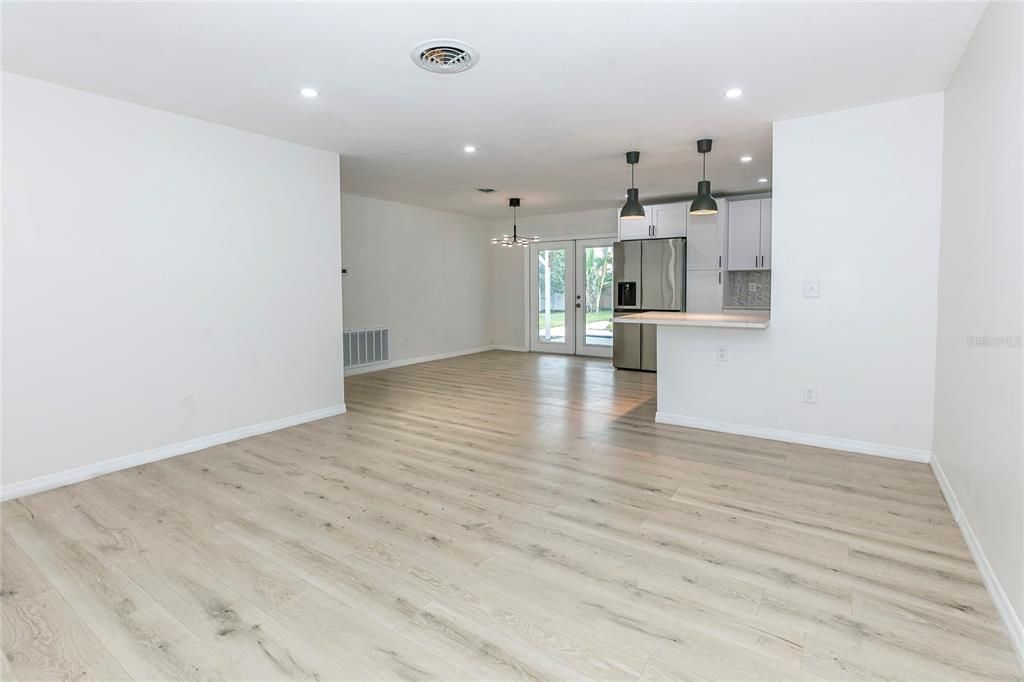 For Sale: $419,000 (4 beds, 2 baths, 1836 Square Feet)