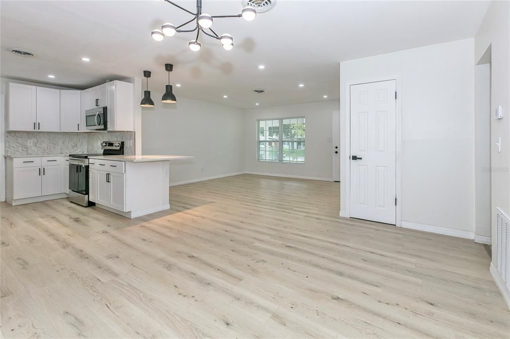 For Sale: $419,000 (4 beds, 2 baths, 1836 Square Feet)