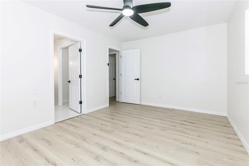 For Sale: $419,000 (4 beds, 2 baths, 1836 Square Feet)