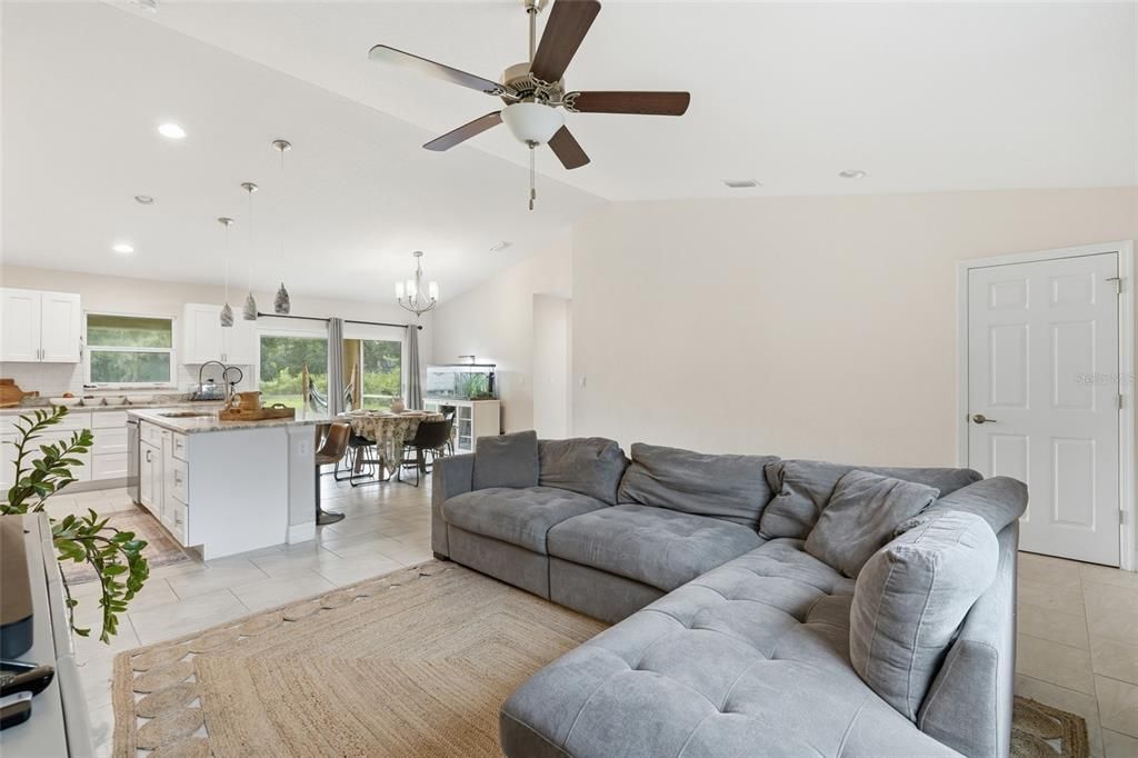 En Venta: $299,000 (3 camas, 2 baños, 1437 Pies cuadrados)