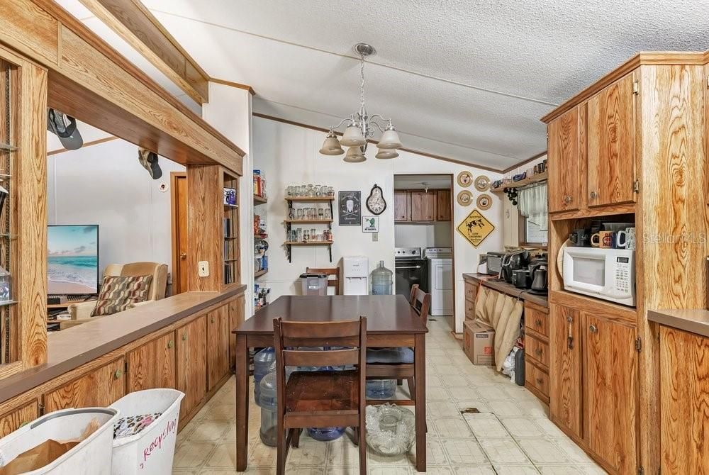На продажу: $250,000 (3 спален, 2 ванн, 1152 Квадратных фут)