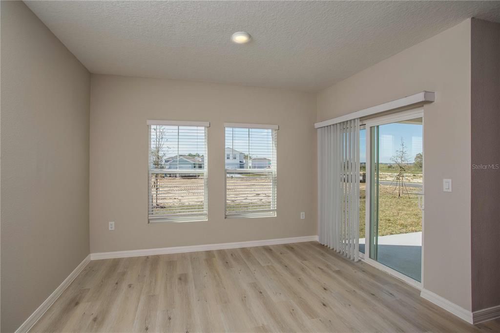 En Venta: $466,990 (5 camas, 3 baños, 3011 Pies cuadrados)