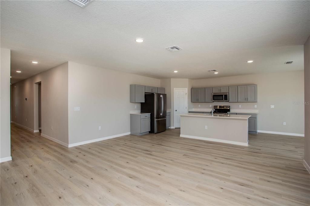 En Venta: $466,990 (5 camas, 3 baños, 3011 Pies cuadrados)