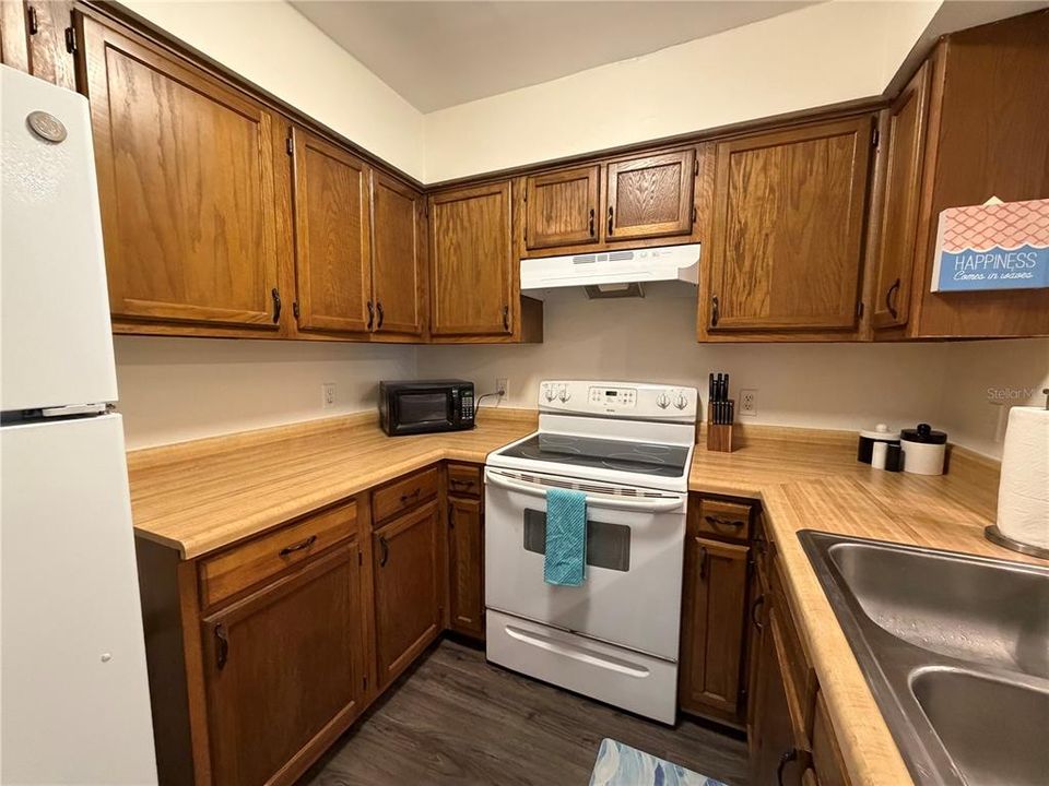 На продажу: $179,500 (2 спален, 1 ванн, 1056 Квадратных фут)
