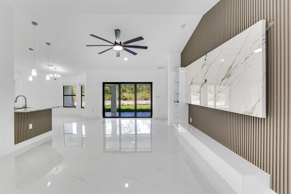 En Venta: $399,000 (4 camas, 2 baños, 2170 Pies cuadrados)