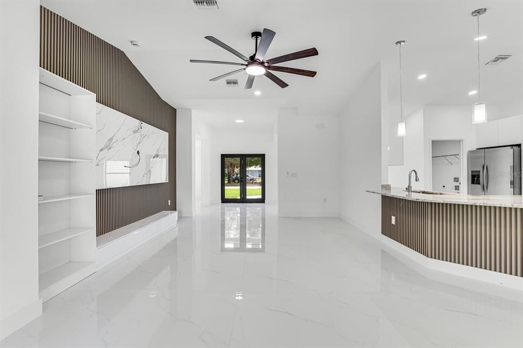 En Venta: $399,000 (4 camas, 2 baños, 2170 Pies cuadrados)