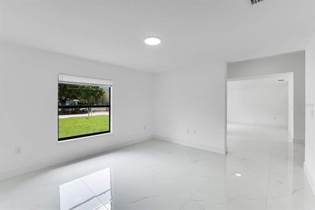 En Venta: $399,000 (4 camas, 2 baños, 2170 Pies cuadrados)