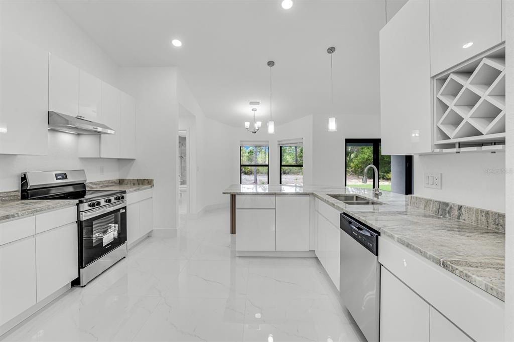 En Venta: $399,000 (4 camas, 2 baños, 2170 Pies cuadrados)
