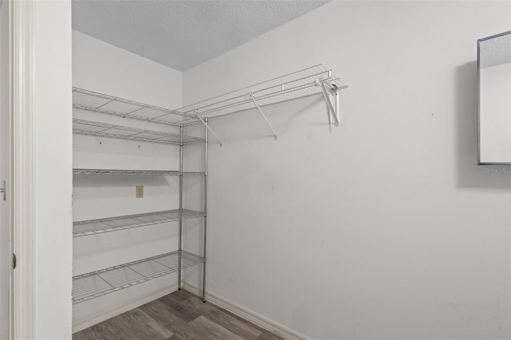 На продажу: $160,000 (2 спален, 2 ванн, 1351 Квадратных фут)